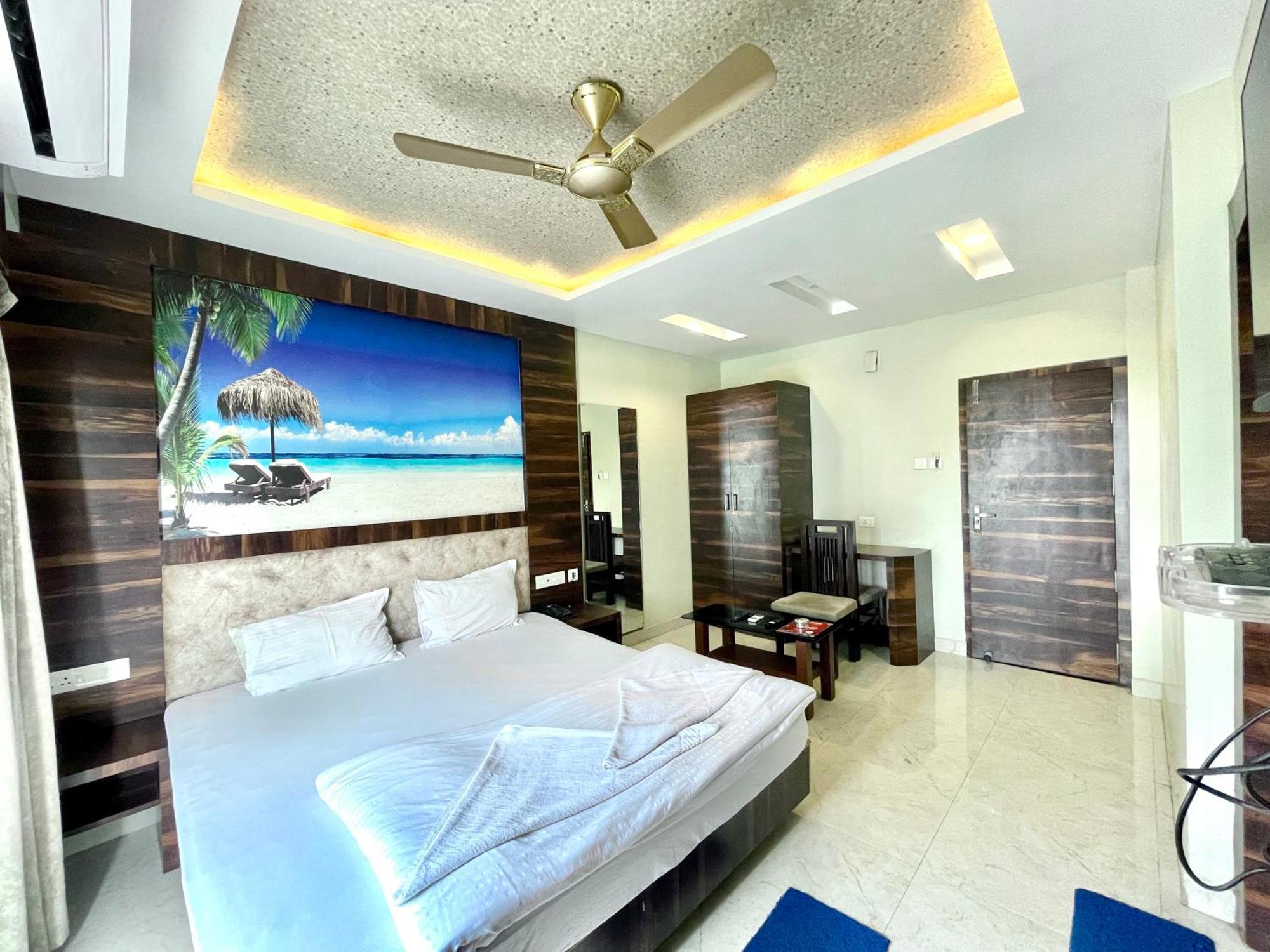 R- R Near Sea-beach-&-temple, With Balcony, & Wifi-lift-restaurant ,fully-air-conditioned With Upi And Card Payment Facility 4*
