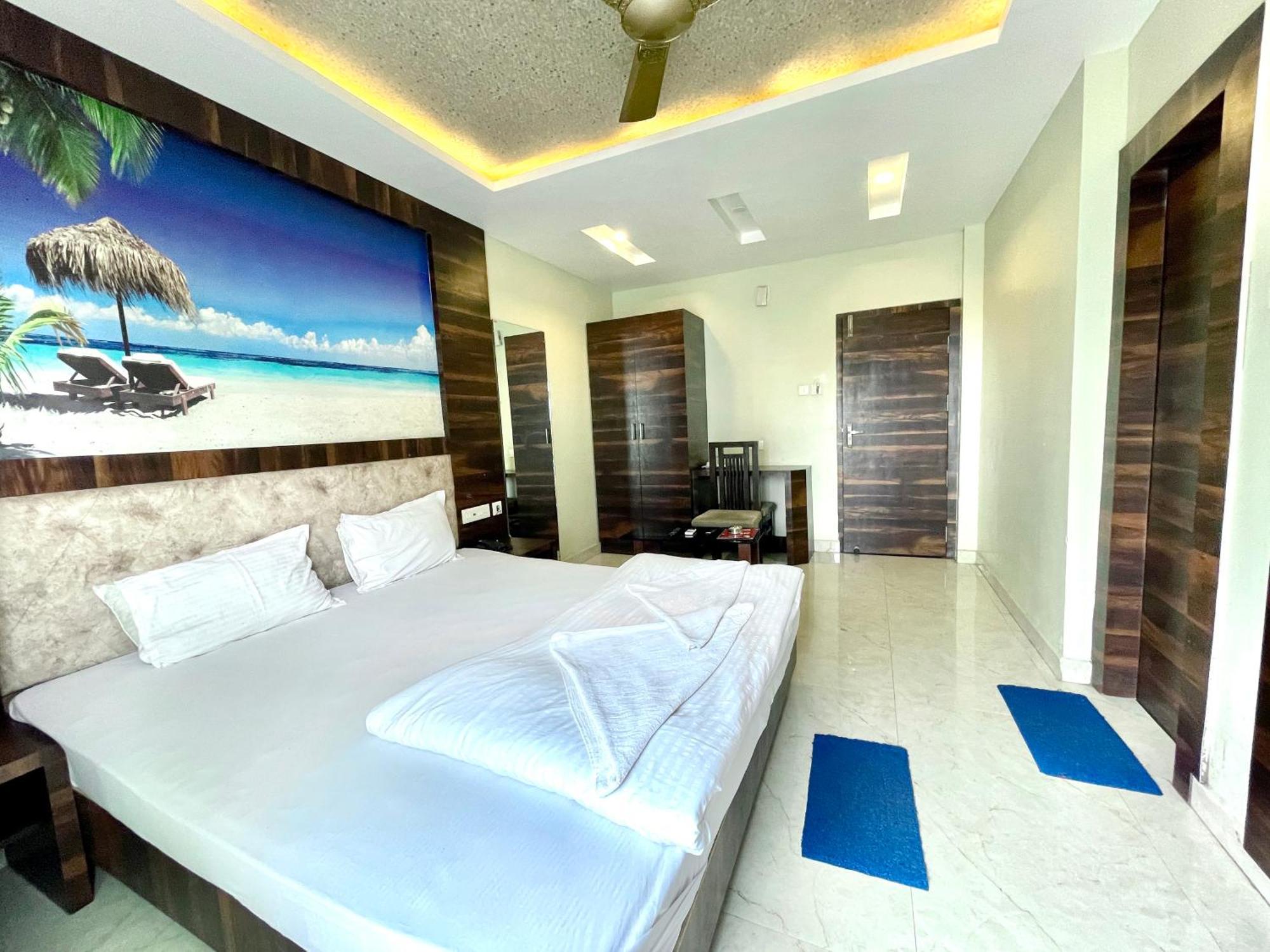 R- R Near Sea-beach-&-temple, With Balcony, & Wifi-lift-restaurant ,fully-air-conditioned With Upi And Card Payment Facility Puri