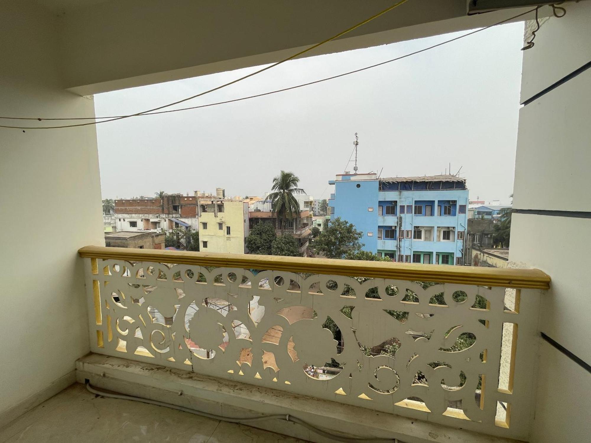 R- R Near Sea-beach-&-temple, With Balcony, & Wifi-lift-restaurant ,fully-air-conditioned With Upi And Card Payment Facility 4*