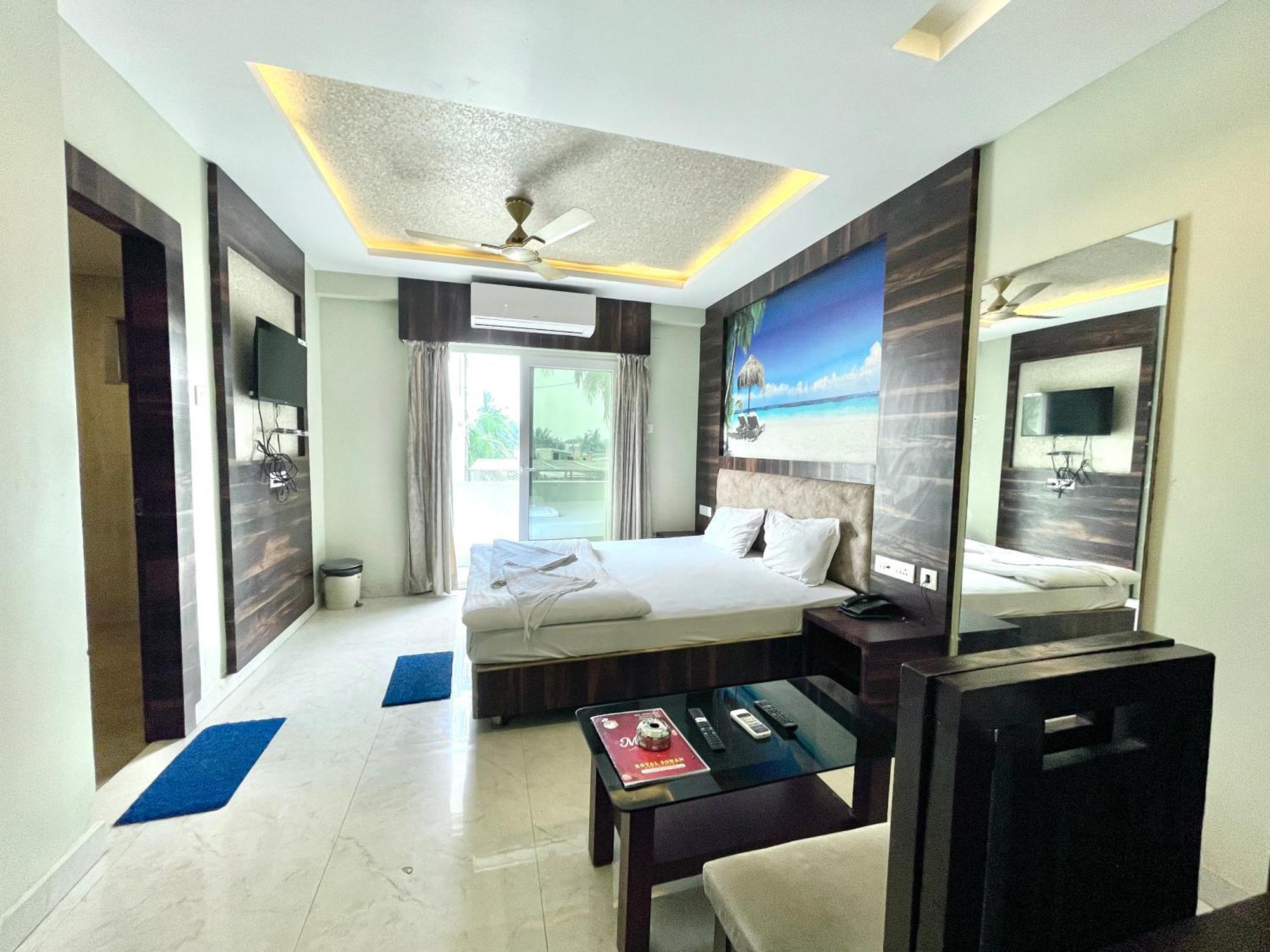 R- R Near Sea-beach-&-temple, With Balcony, & Wifi-lift-restaurant ,fully-air-conditioned With Upi And Card Payment Facility 4* Puri