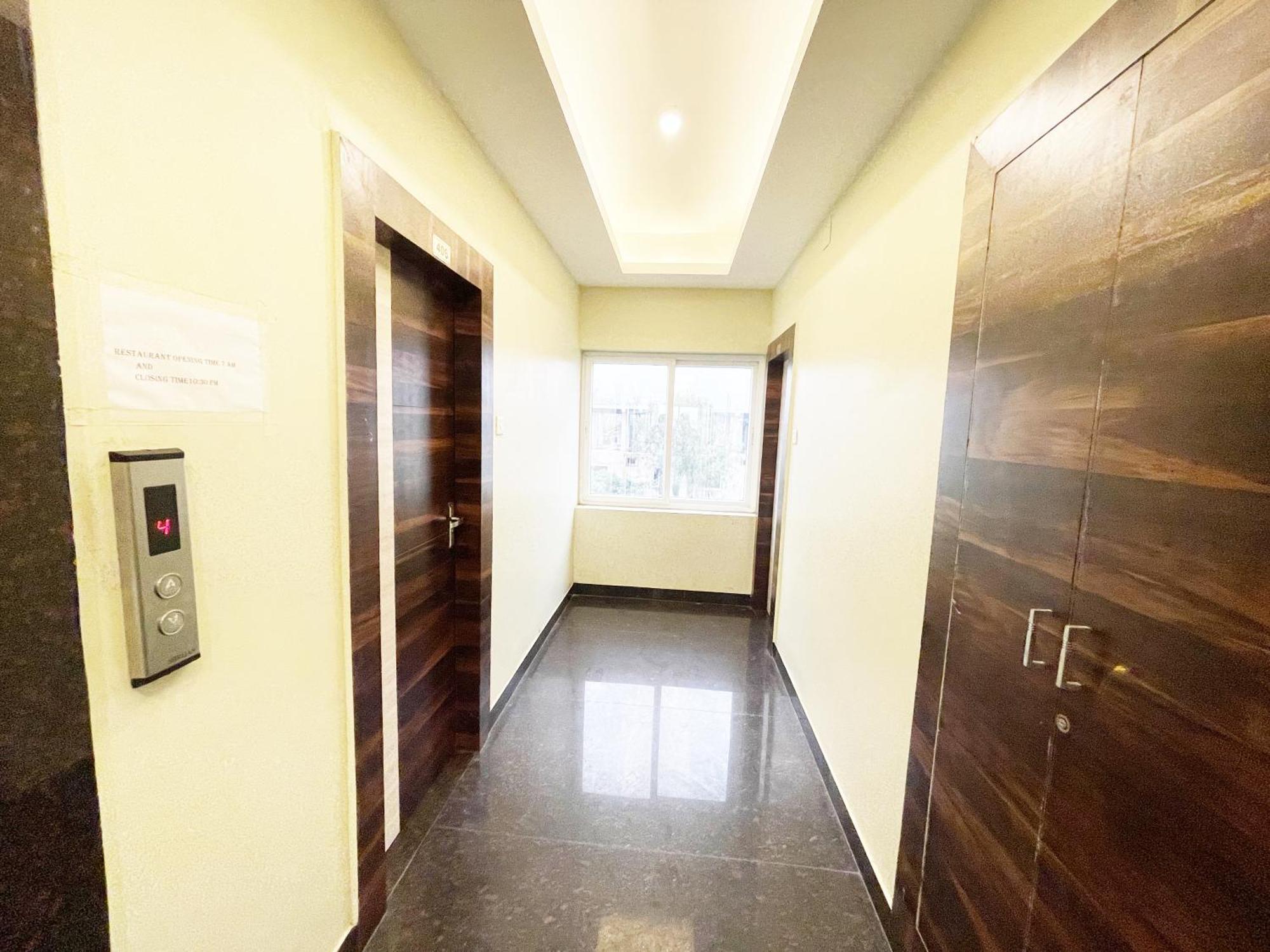 R- R Near Sea-beach-&-temple, With Balcony, & Wifi-lift-restaurant ,fully-air-conditioned With Upi And Card Payment Facility Hotel