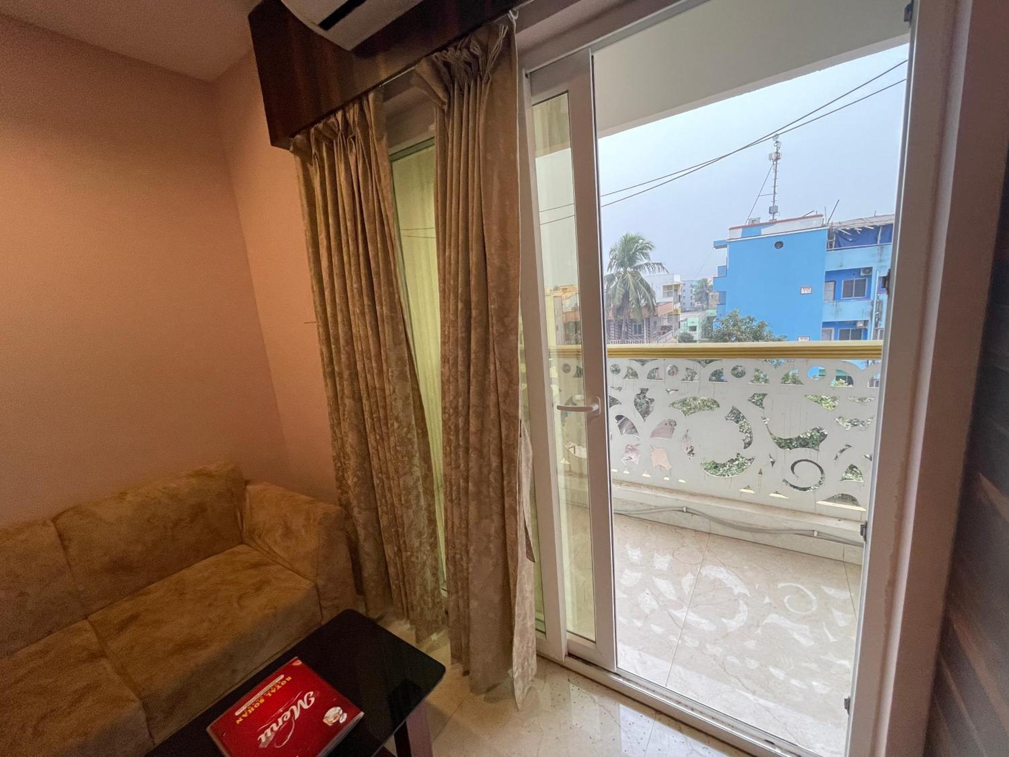 Hotel R- R Near Sea-beach-&-temple, With Balcony, & Wifi-lift-restaurant ,fully-air-conditioned With Upi And Card Payment Facility 4*