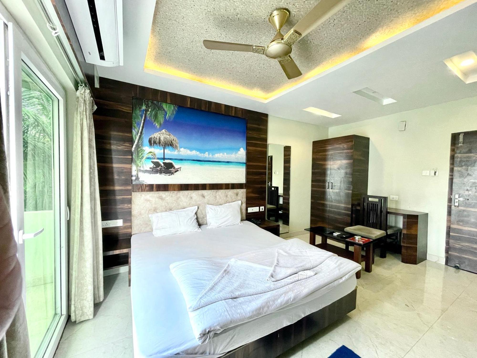 R- R Near Sea-beach-&-temple, With Balcony, & Wifi-lift-restaurant ,fully-air-conditioned With Upi And Card Payment Facility Hotel Puri