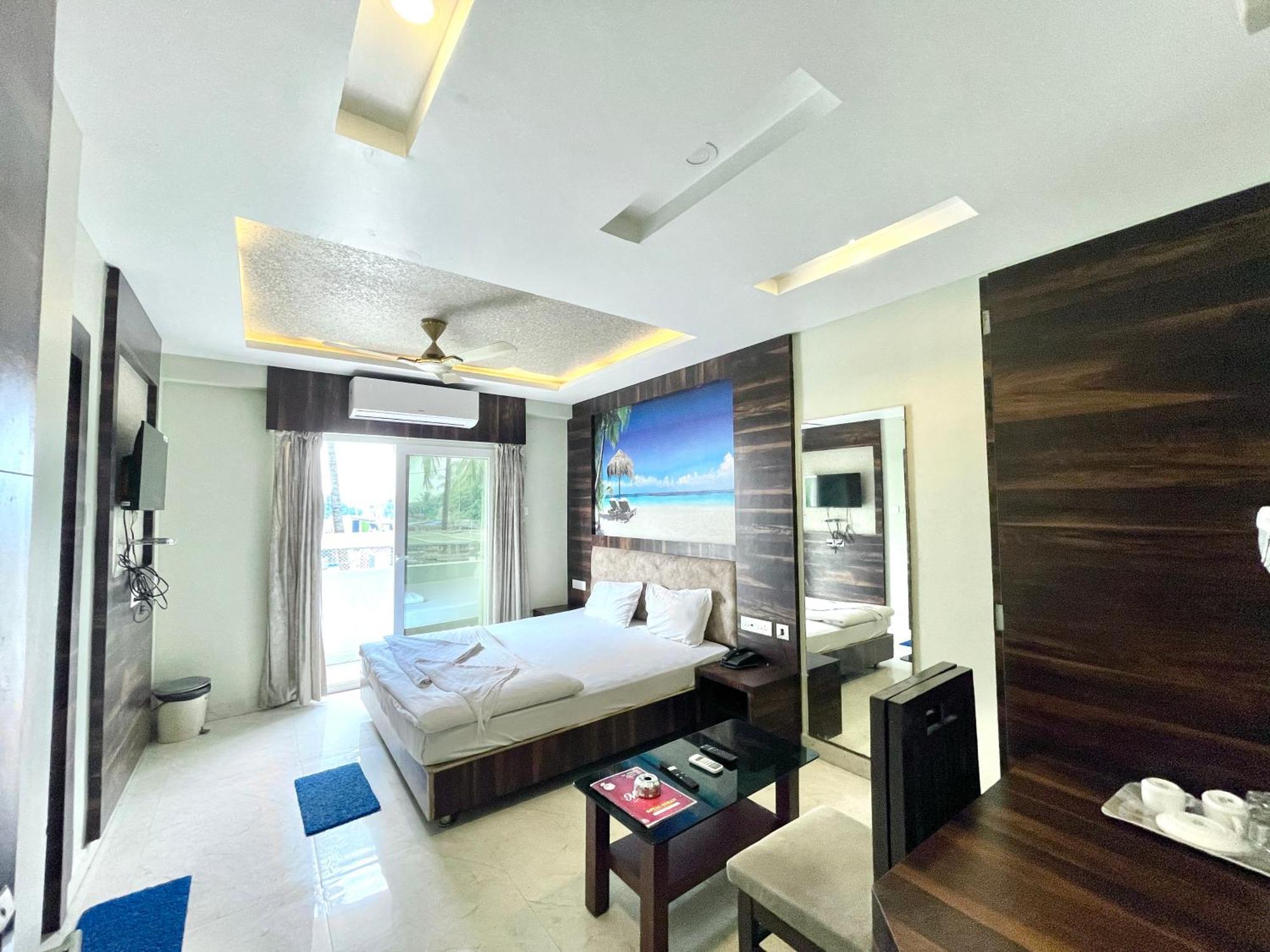 R- R Near Sea-beach-&-temple, With Balcony, & Wifi-lift-restaurant ,fully-air-conditioned With Upi And Card Payment Facility 4*