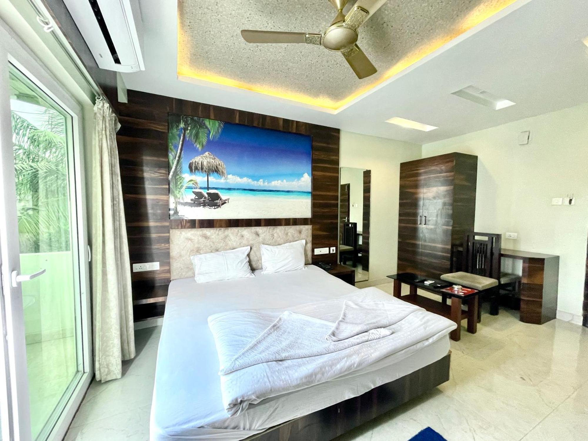 R- R Near Sea-beach-&-temple, With Balcony, & Wifi-lift-restaurant ,fully-air-conditioned With Upi And Card Payment Facility Hotel