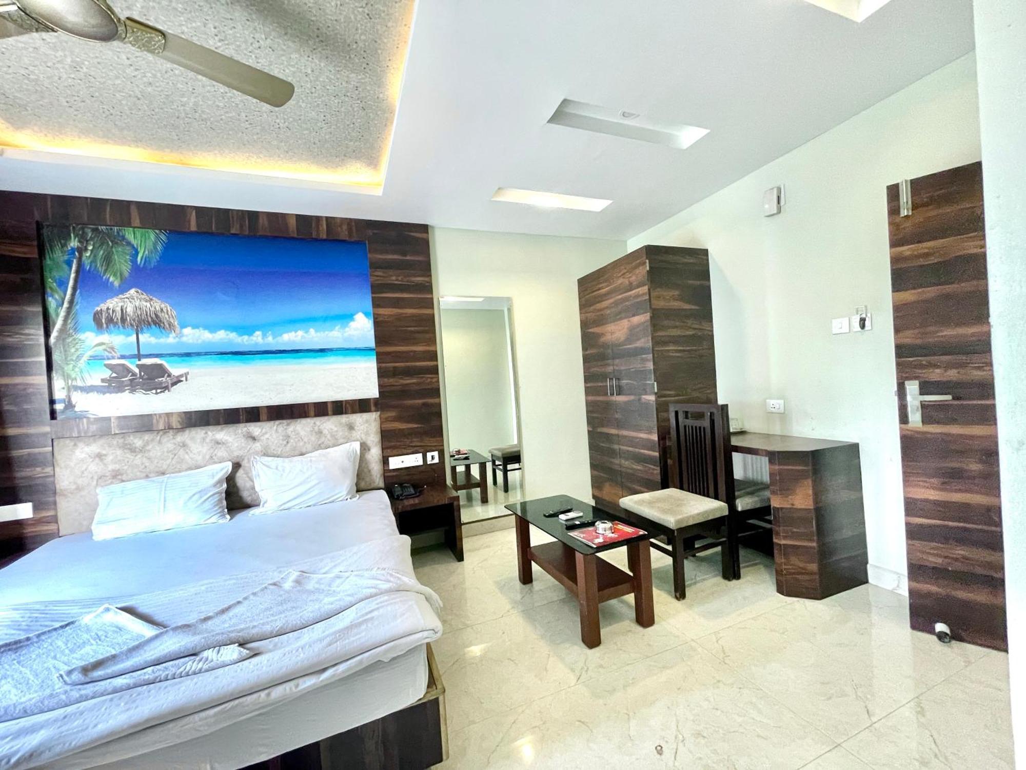 Hotel R- R Near Sea-beach-&-temple, With Balcony, & Wifi-lift-restaurant ,fully-air-conditioned With Upi And Card Payment Facility 4*