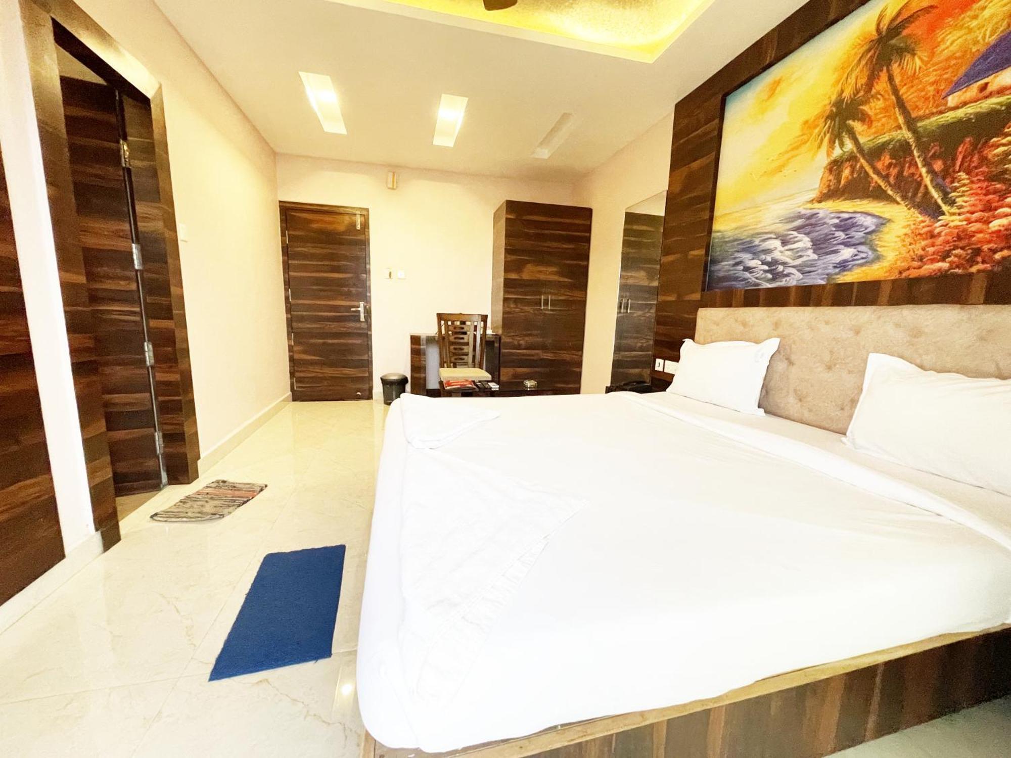 Hotel R- R Near Sea-beach-&-temple, With Balcony, & Wifi-lift-restaurant ,fully-air-conditioned With Upi And Card Payment Facility Puri