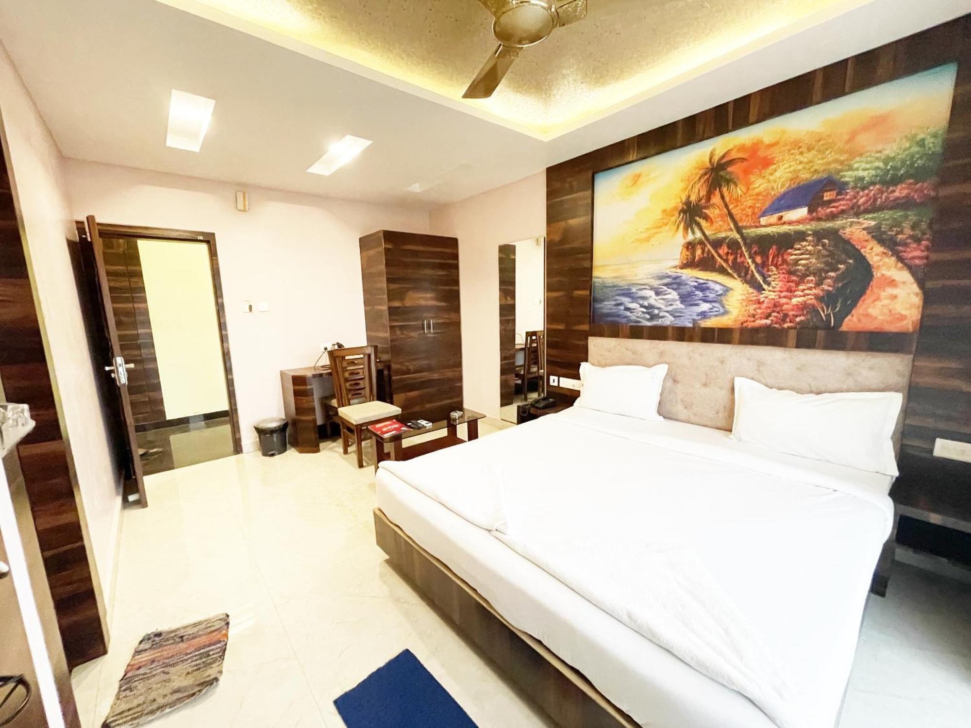 R- R Near Sea-beach-&-temple, With Balcony, & Wifi-lift-restaurant ,fully-air-conditioned With Upi And Card Payment Facility Hotel 4*