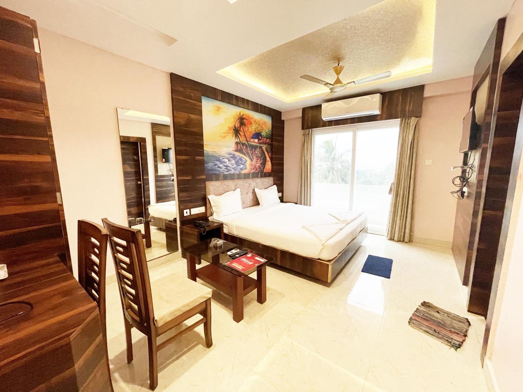 Hotel R- R Near Sea-beach-&-temple, With Balcony, & Wifi-lift-restaurant ,fully-air-conditioned With Upi And Card Payment Facility 4*