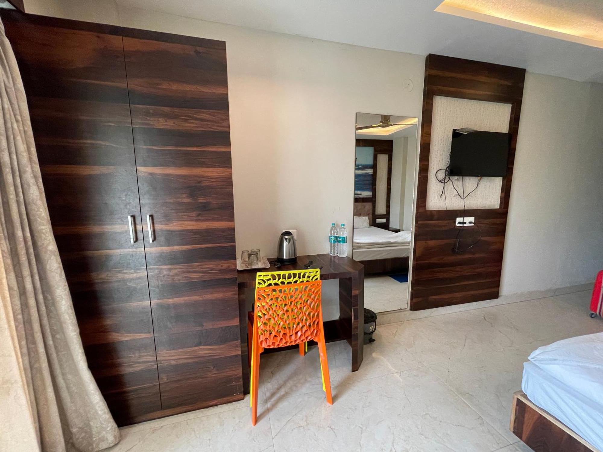 R- R Near Sea-beach-&-temple, With Balcony, & Wifi-lift-restaurant ,fully-air-conditioned With Upi And Card Payment Facility Hotel Puri